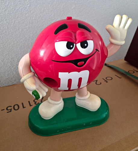 Rote m - rote, figur