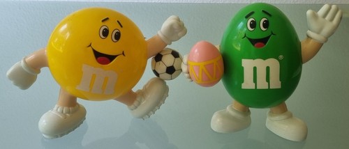 Große m spender figuren - m,